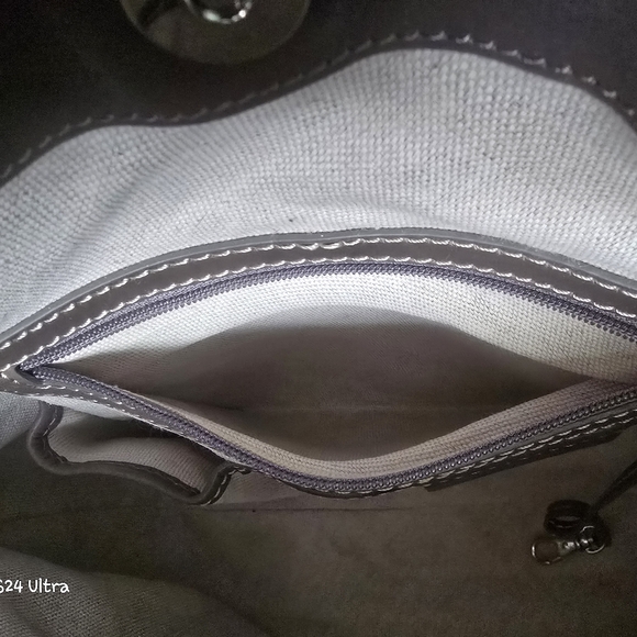 Michael Kors Leather Shoulder Bag Top Handle EUC w/ Bag Charm - Picture 12 of 16